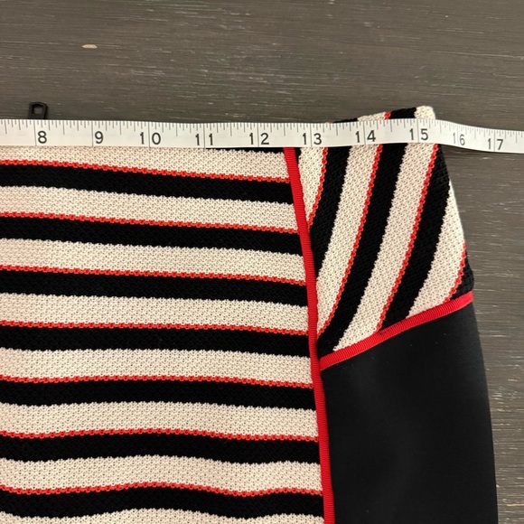 Veronica Beard Black White Knit Mini Skirt with Red Highlights Size 8 - Picture 10 of 10